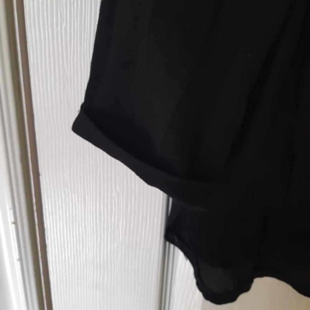 Pretty black blouse - Picture 3 of 3
